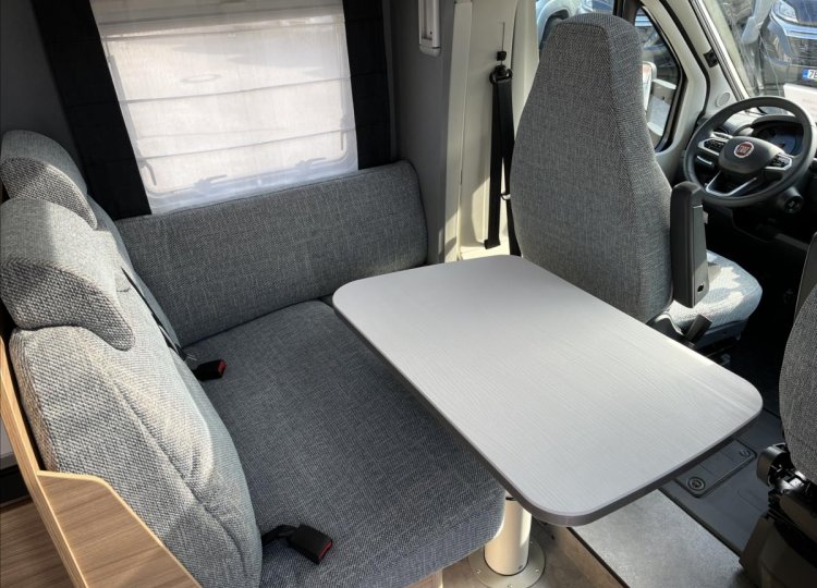 Dethleffs , 2,2 JUST T90 MJTD obytný automobil