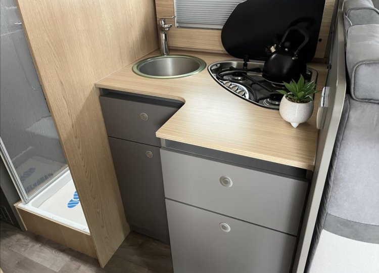 LMC , 2,2 H 730G HDi obytný automobil