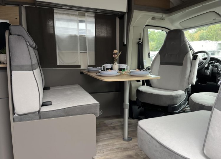 LMC , 2,2 H 730G HDi obytný automobil