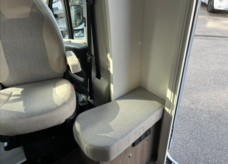 Carado , 2,2 T338 HDi obytný automobil