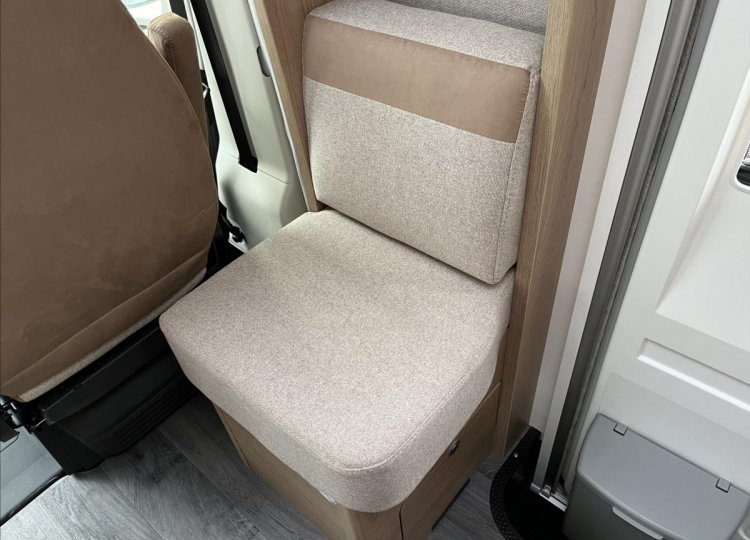 LMC , 2,2 V646G MJTD obytný automobil