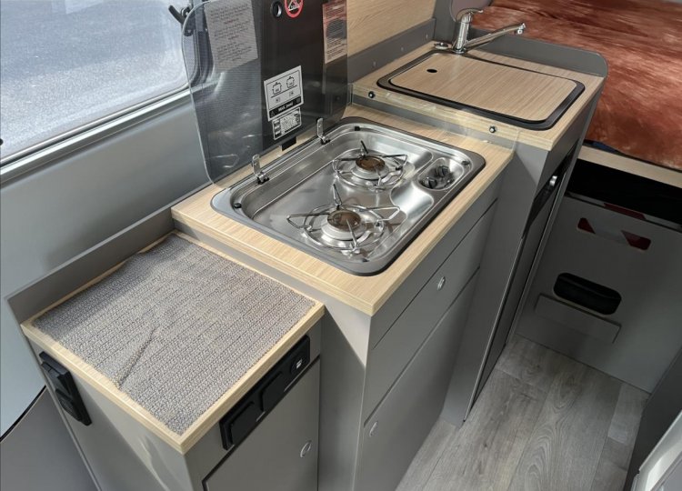 LMC , 2,0 Innovan 590 TDCi obytný automobil