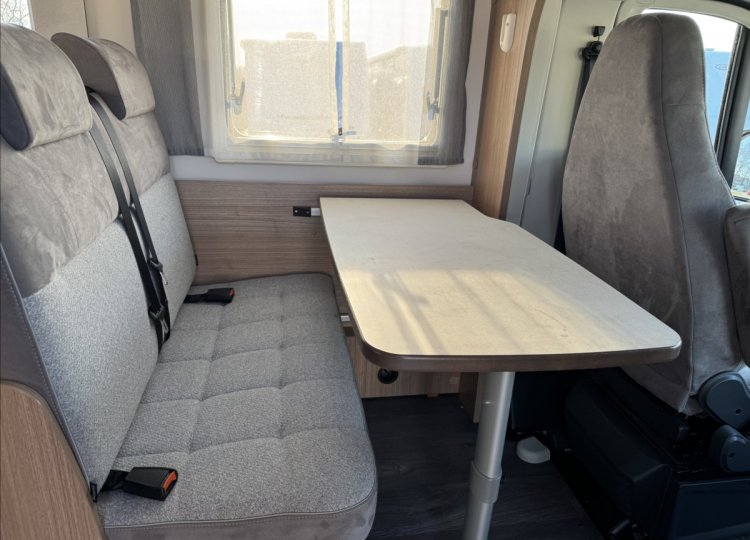 Carado , 2,2 T338 - top výbava HDi obytný automobil