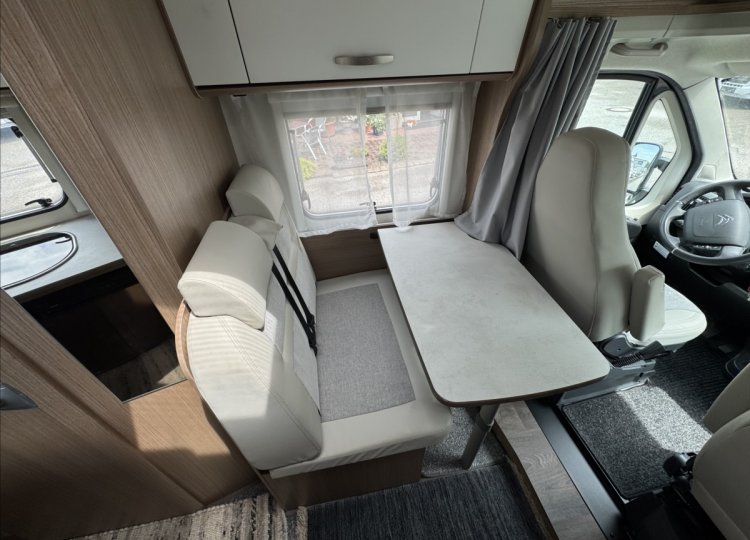 Carado , 2,2 V 132 HDi obytný automobil