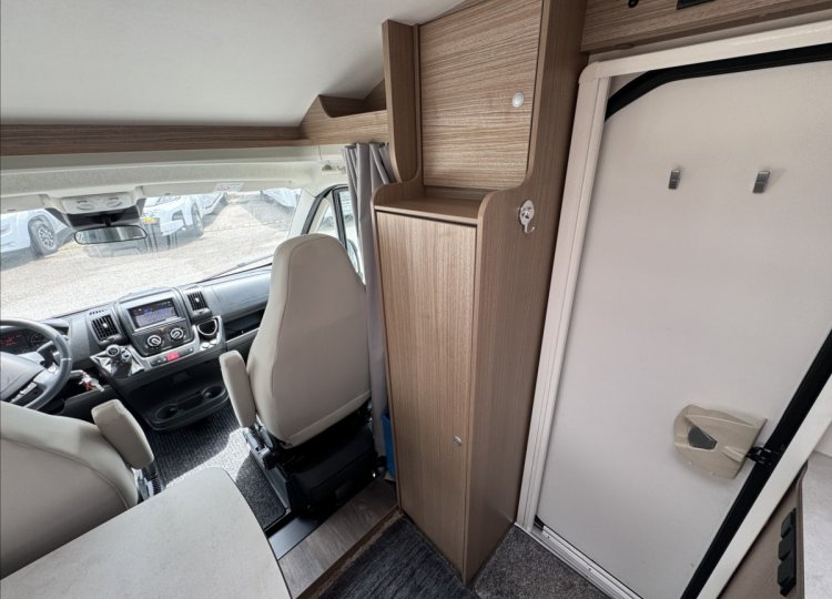 Carado , 2,2 V 132 HDi obytný automobil
