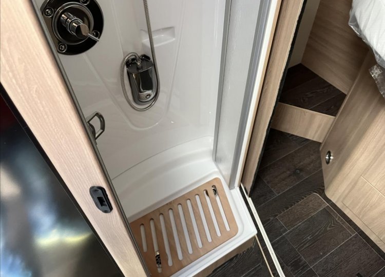 Laika Ecovip, 2,2 L 3412DS MJTD obytný automobil