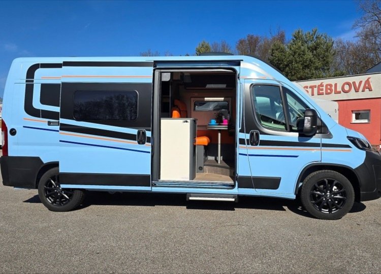 Laika Kosmo, 2,2 60 Supremo Azzurro MJT obytný automobil