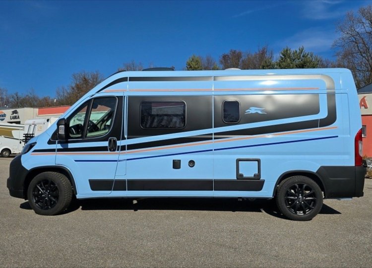 Laika Kosmo, 2,2 60 Supremo Azzurro MJT obytný automobil