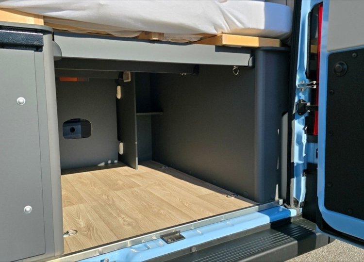 Laika Kosmo, 2,2 60 Supremo Azzurro MJT obytný automobil