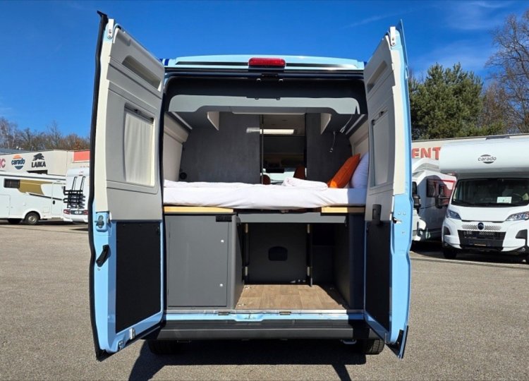 Laika Kosmo, 2,2 60 Supremo Azzurro MJT obytný automobil