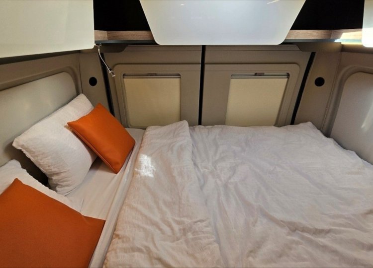 Laika Kosmo, 2,2 60 Supremo Azzurro MJT obytný automobil