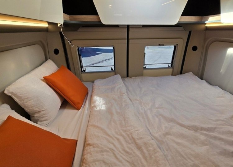 Laika Kosmo, 2,2 60 Supremo Azzurro MJT obytný automobil