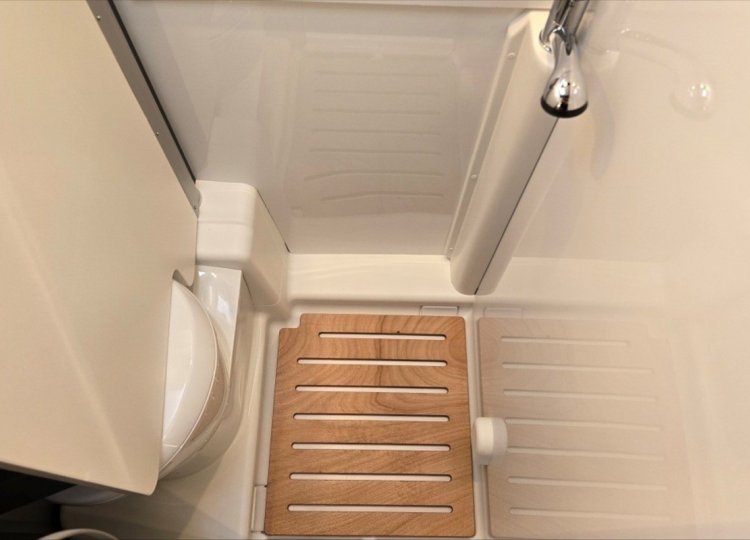 Laika Kosmo, 2,2 60 Supremo Azzurro MJT obytný automobil