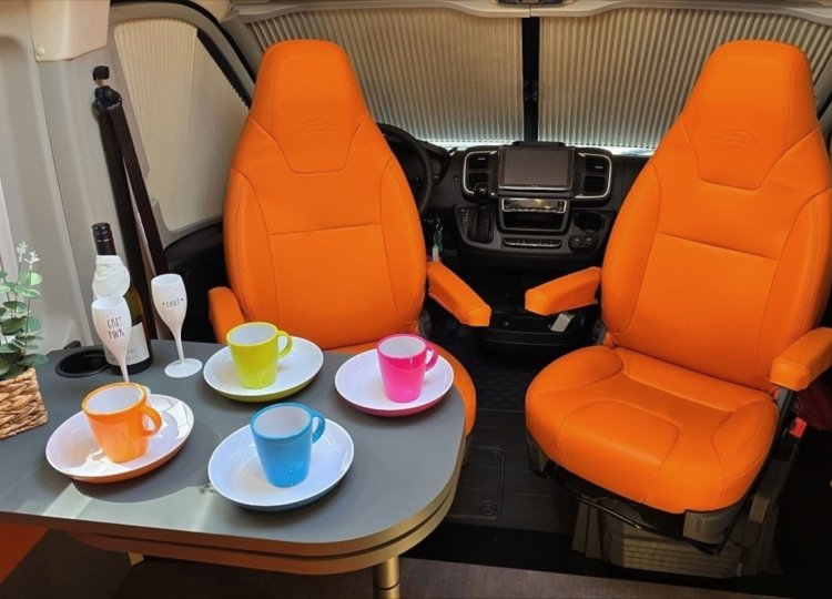 Laika Kosmo, 2,2 60 Supremo Azzurro MJT obytný automobil