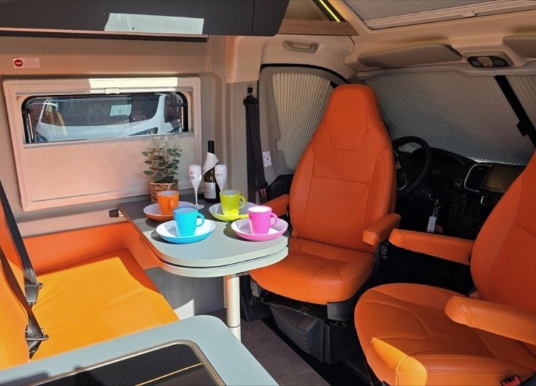 Laika Kosmo, 2,2 60 Supremo Azzurro MJT obytný automobil