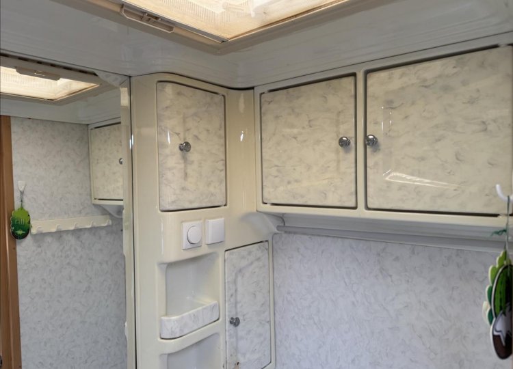 Hobby Ostatní, DE LUXE EASY 440 obytný přívěs