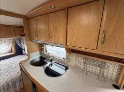 Hobby Ostatní, DE LUXE EASY 440 obytný přívěs