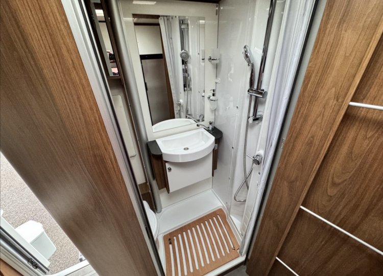 Laika Ecovip, 2,2 L 3019 Titanio MJT obytný automobil