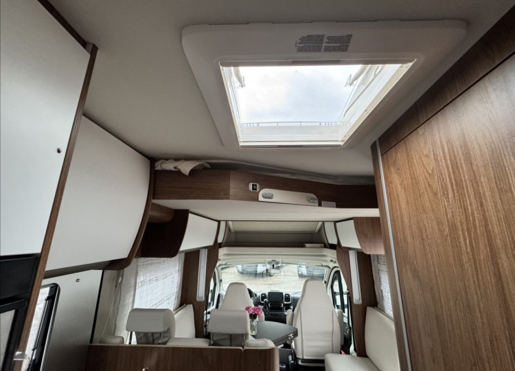 Laika Ecovip, 2,2 L 3019 Titanio MJT obytný automobil