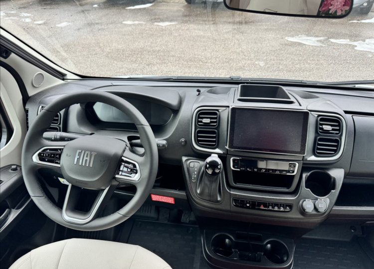 Laika Ecovip, 2,2 L 3019 Titanio MJT obytný automobil