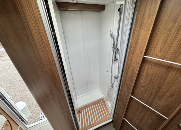 Laika Ecovip, 2,2 L 3019 Titanio MJT obytný automobil