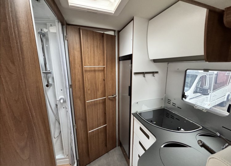 Laika Ecovip, 2,2 L 3019 Titanio MJT obytný automobil