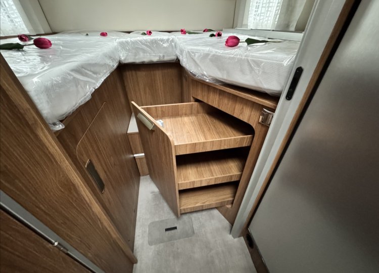 Laika Ecovip, 2,2 L 3019 Titanio MJT obytný automobil