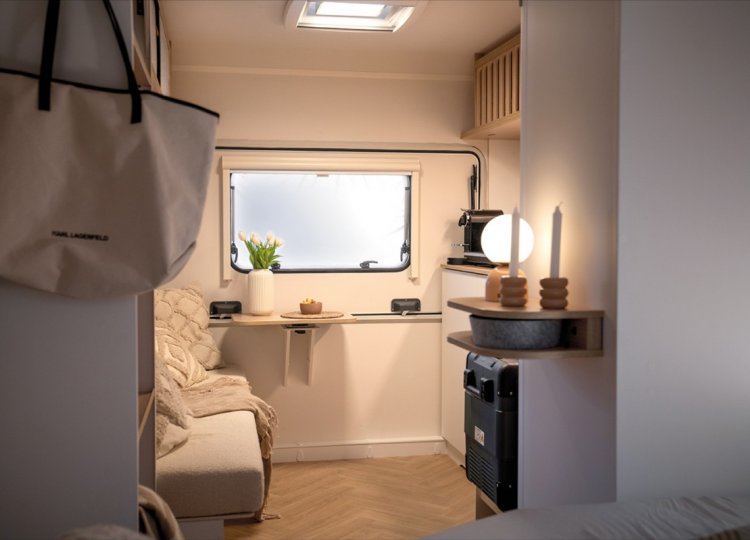 LMC , E:DERO 400C obytný přívěs