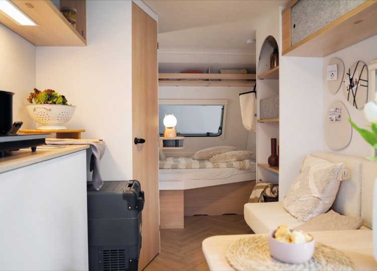 LMC , E:DERO 400C obytný přívěs