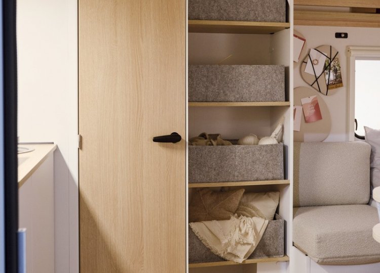 LMC , E:DERO 400C obytný přívěs