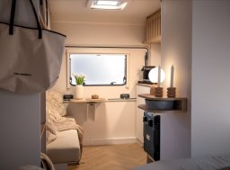 LMC , E:DERO 400C obytný přívěs