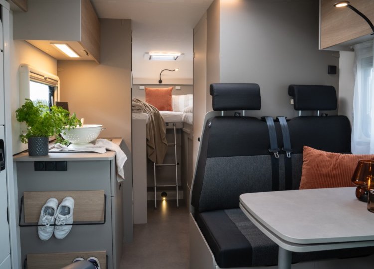 LMC , 2,2 Tracer 690EL HDi obytný automobil