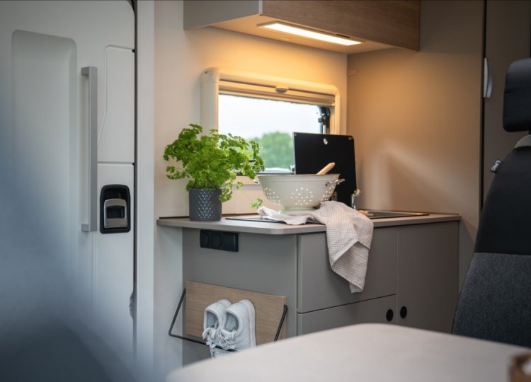 LMC , 2,2 Tracer 690EL HDi obytný automobil