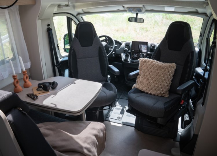 LMC , 2,2 Tracer V600 MJT obytný automobil