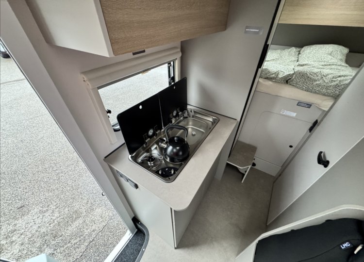 LMC , 2,2 Tracer V600 MJT obytný automobil