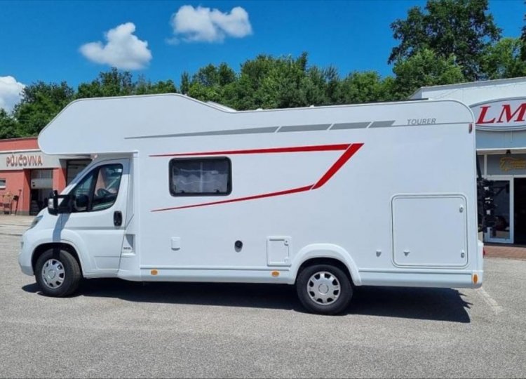 LMC , 2,2 A690 MJTD obytný automobil