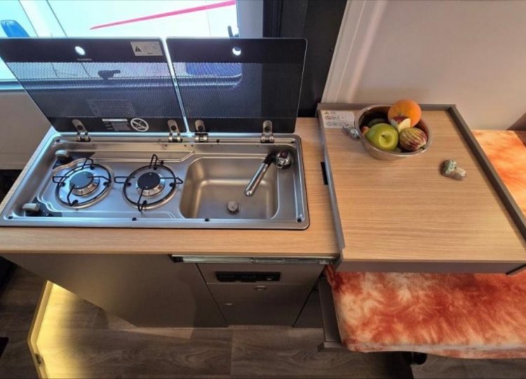 LMC , 2,0 Innovan 592 TDCi obytný automobil