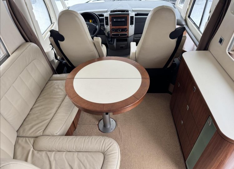 Hymer , 3,0 S 830 MJTD obytný automobil