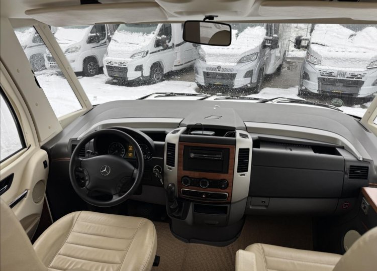 Hymer , 3,0 S 830 MJTD obytný automobil