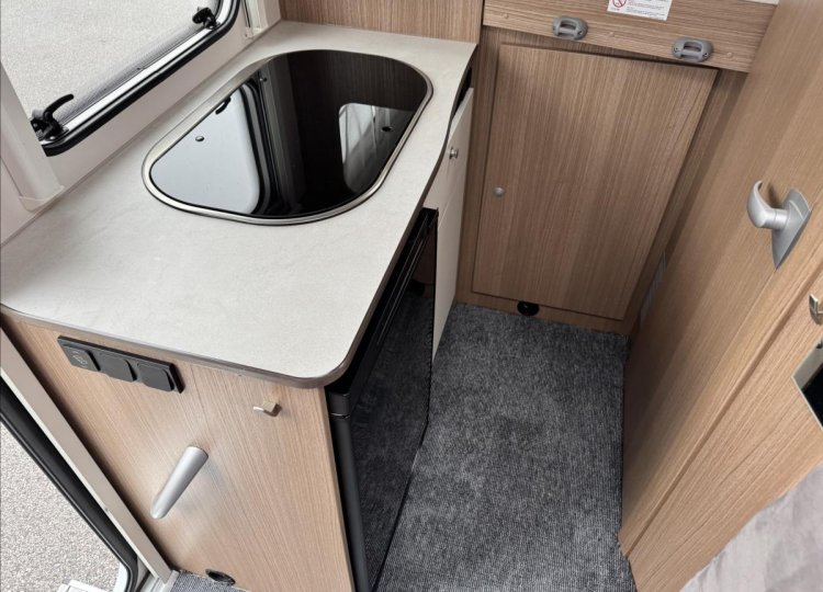 Carado , 2,2 V132 HDi obytný automobil