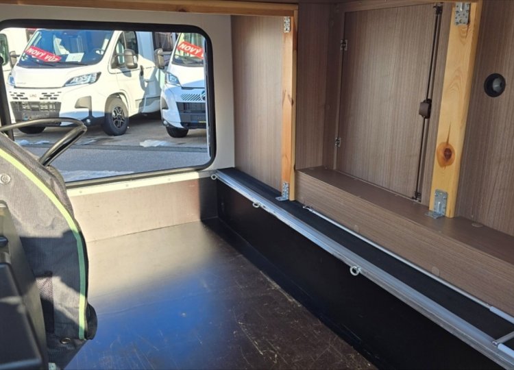 Carado , 2,3 A 464 MJTD obytný automobil