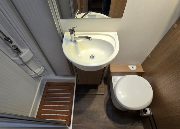 Carado , 2,3 A 464 MJTD obytný automobil