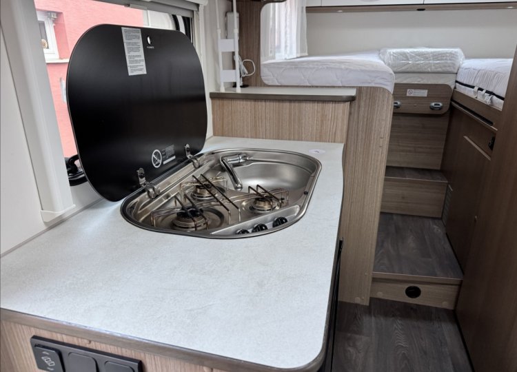 Carado , 2,2 V 337 HDi obytný automobil