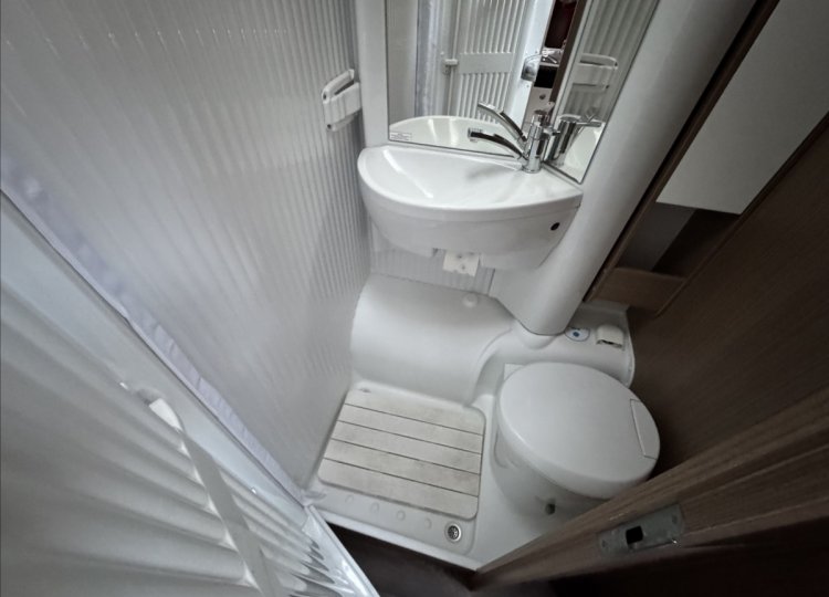 Carado , 2,2 V 337 HDi obytný automobil