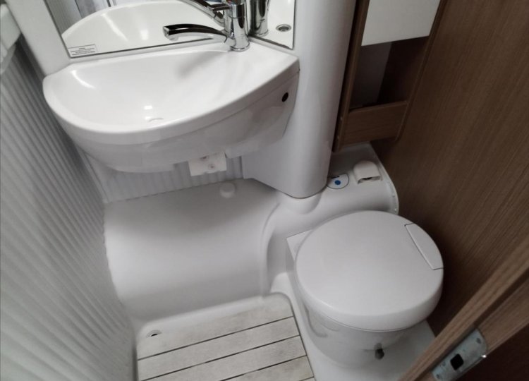 Carado , 2,2 V 337 HDi obytný automobil