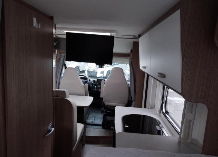 Carado , 2,2 V 337 HDi obytný automobil