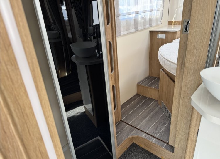 CI Caravans International , 2,0 HORON 66XT TDCi obytný automobil