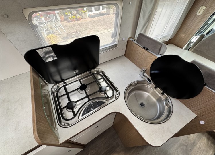 Carado , 2,2 T 338 HDi obytný automobil