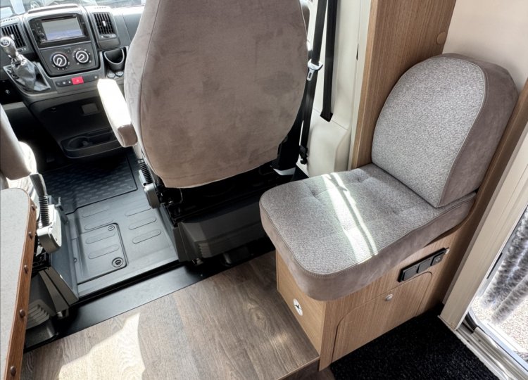 Carado , 2,2 T 338 HDi obytný automobil