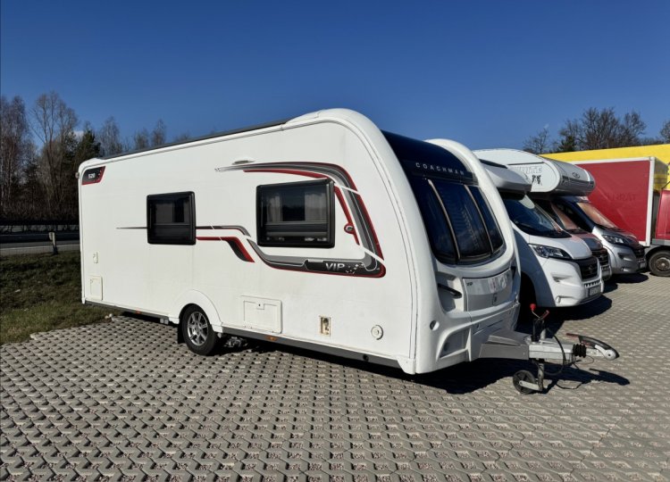 Coachmen , VIP 520 obytný přívěs